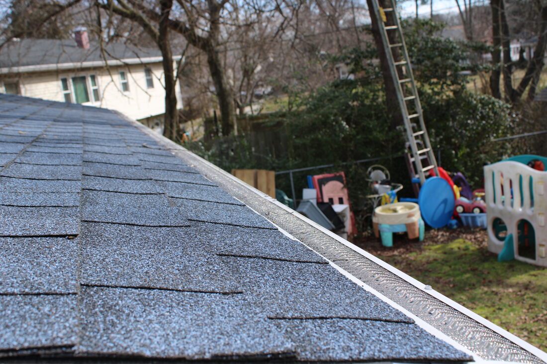 Close-up of Valor's micro mesh with shingle grit sitting on top